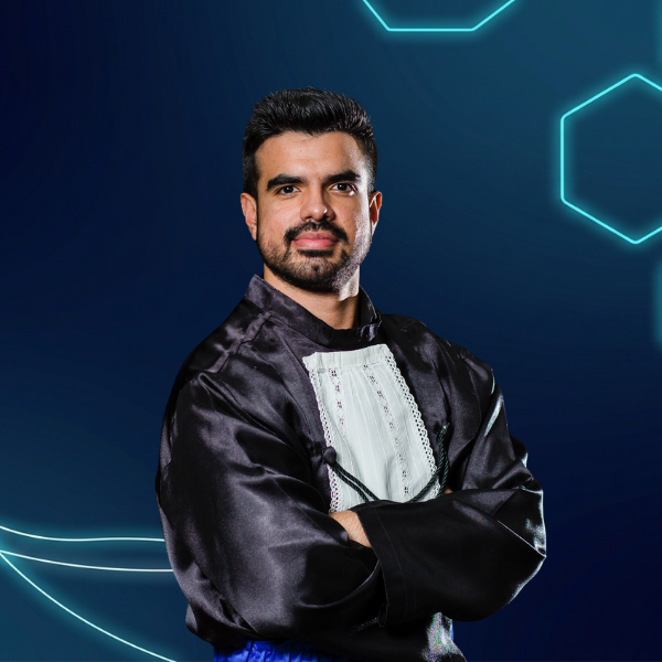 Vinicius, professor de Matemática formado pela UFPR